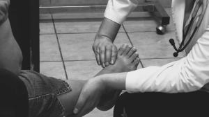 A doctor figuring the patient's cause of morton's neuroma